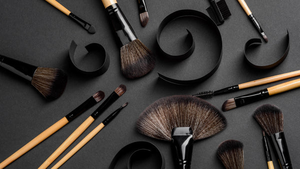 Different brushes for facial makeup